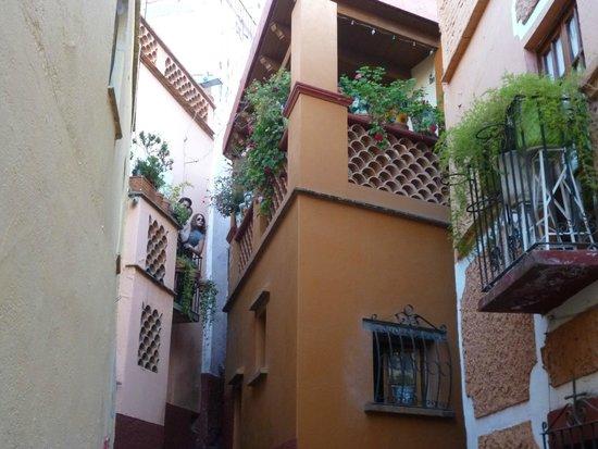 Alley of the Kiss